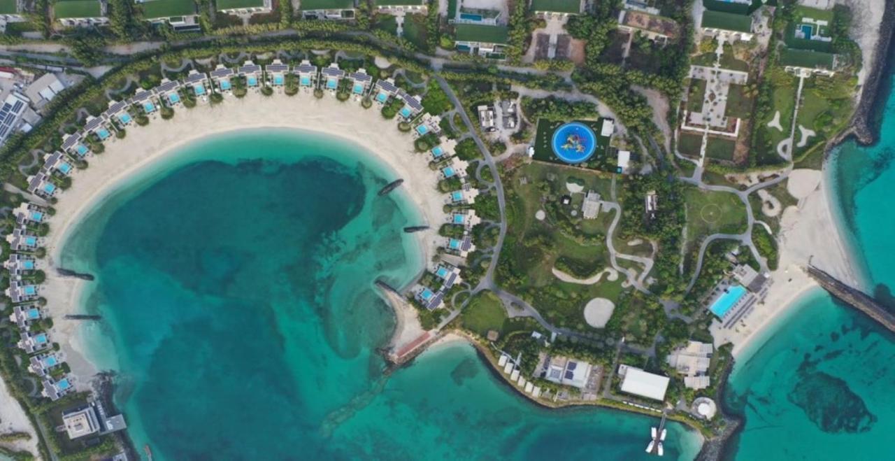 Nurai Island, Saadiyat Hotel Abu Dhabi Exterior photo Aerial view of the Atlantis Paradise Island resort, with the location of the Atlantis Water Park highlighted in blue