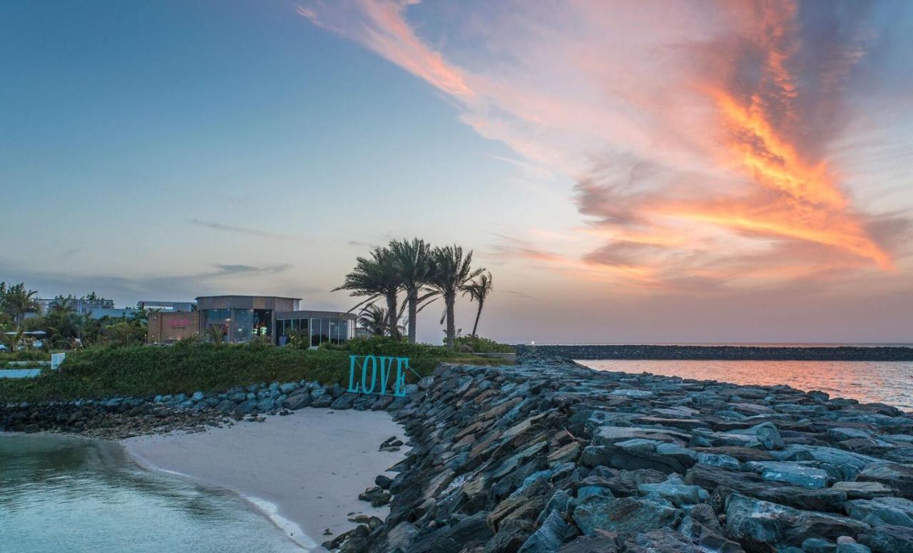 Nurai Island, Saadiyat Hotel Abu Dhabi Exterior photo Sunset at Al Bandar, Al Reef, Abu Dhabi