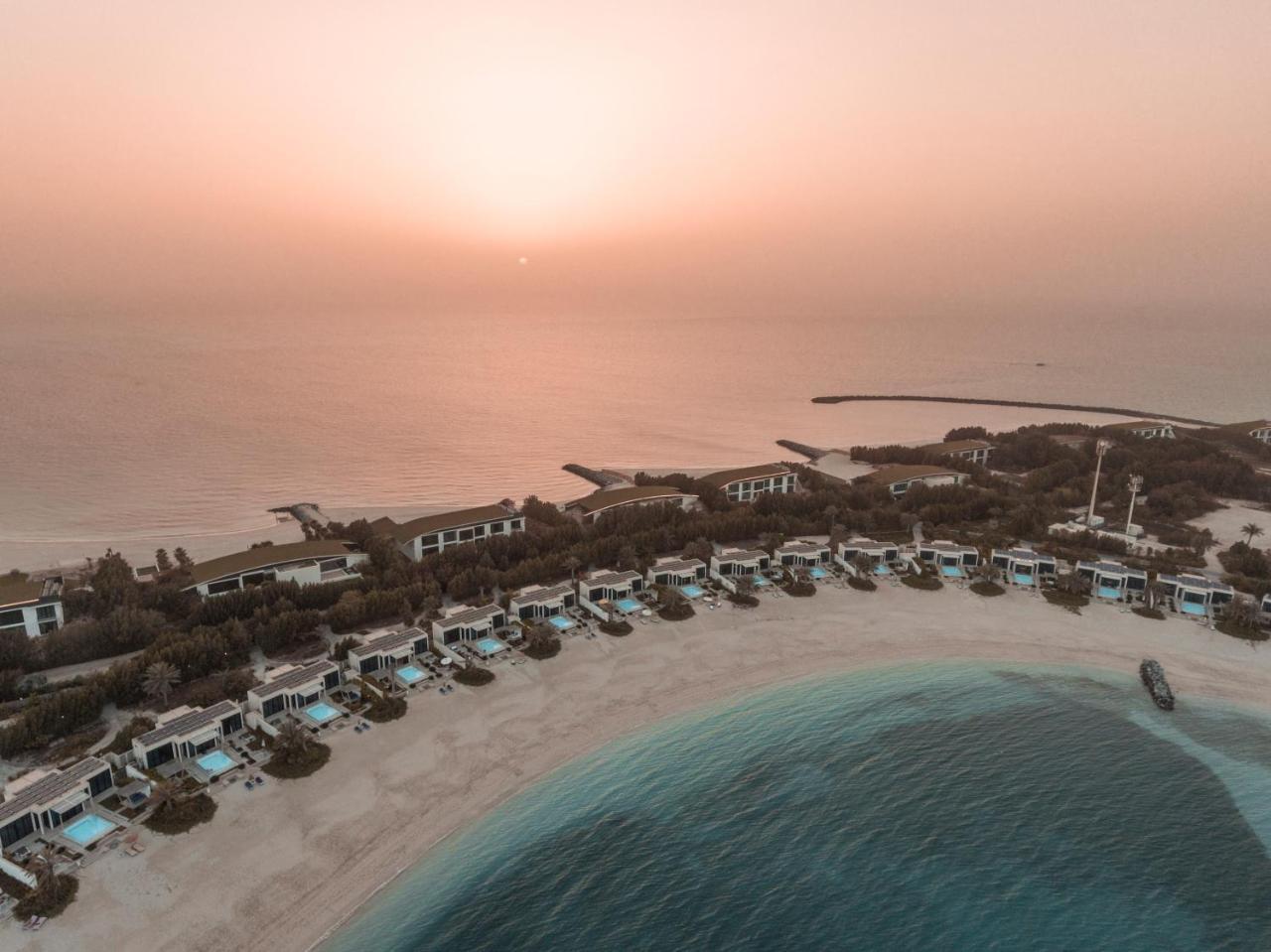 Nurai Island, Saadiyat Hotel Abu Dhabi Exterior photo Aerial view of the resort